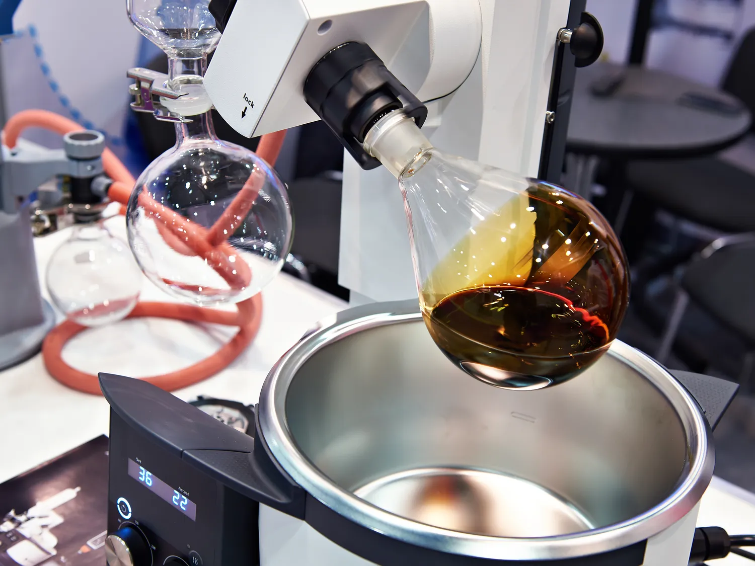 Który przemysł jako pierwszy wprowadził ISO?