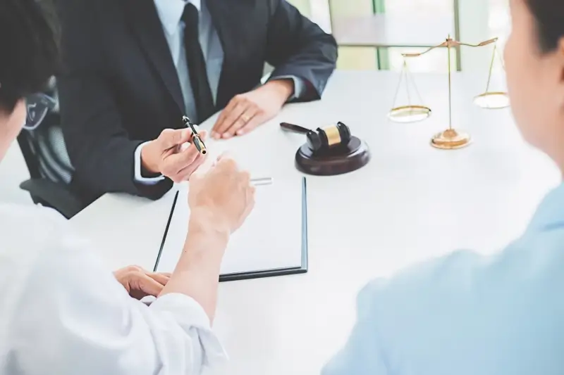 Czy warto korzystać z pomocy adwokata?